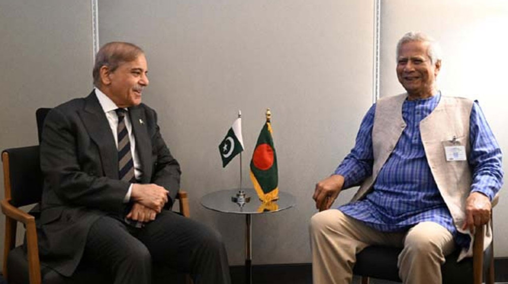 পাকিস্তানের প্রধানমন্ত্রীর সঙ্গে প্রধান উপদেষ্টার বৈঠক