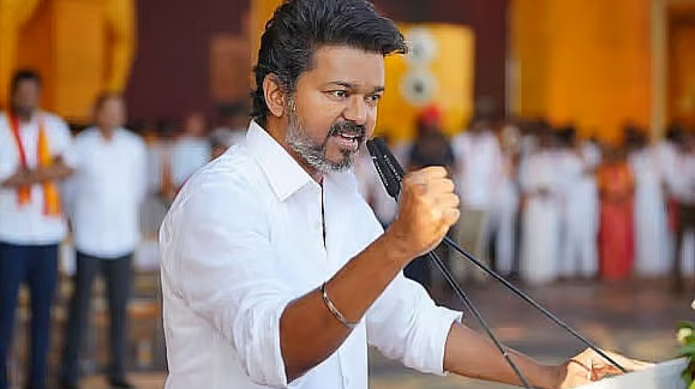 জনসভায় হতাহতের পর শোকে খাওয়াদাওয়া ছেড়ে দিয়েছেন থালাপতি