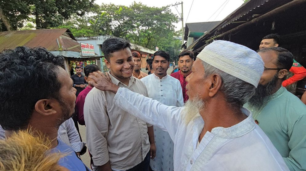 টাকা খরচ করে এমপি হতে চায় ব্যবসা করার জন্য: হাসনাত