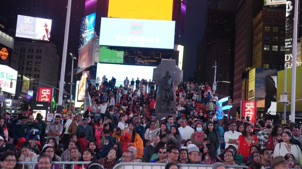 উৎসবের আবহে উদযাপিত হলো টাইমস স্কোয়ারের দুর্গাপূজা