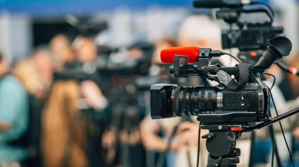 অন্তর্বর্তী সরকারের কাছ থেকে কারা, কীভাবে টিভি লাইসেন্স পেলেন?