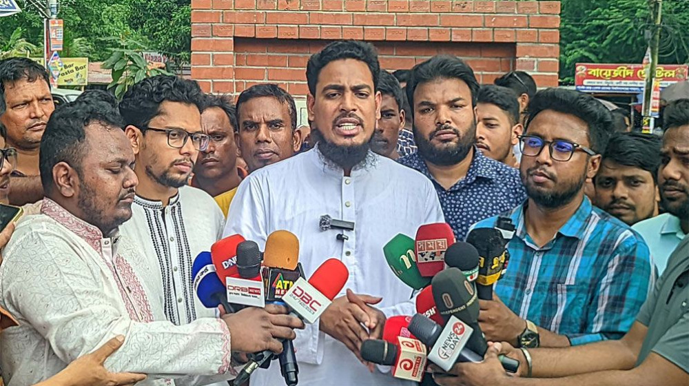 উপদেষ্টাদের ‘সেফ এক্সিটের’ পথ দেখালেন আখতার