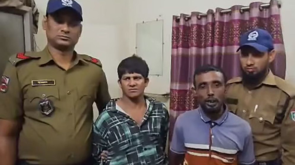 তেজগাঁওয়ে থেমে থাকা ট্রেনে আগুন, আটক ২ তেজগাঁওয়ে থেমে থাকা ট্রেনে আগুন, আটক ২