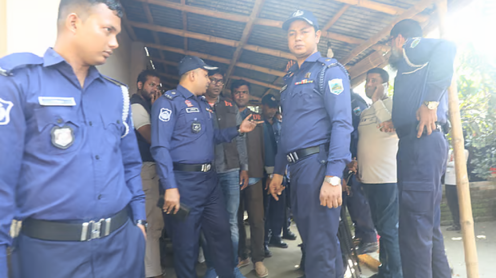 বগুড়ায় সেনাসদস্যের বাসা থেকে দুই সন্তানের গলাকাটা ও স্ত্রীর ঝুলন্ত লাশ উদ্ধার