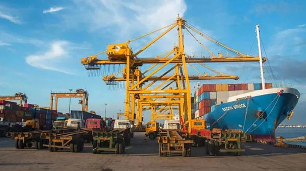 চট্টগ্রাম বন্দর চালাবে বিদেশিরা, কমিশন যাবে শেখ পরিবারে