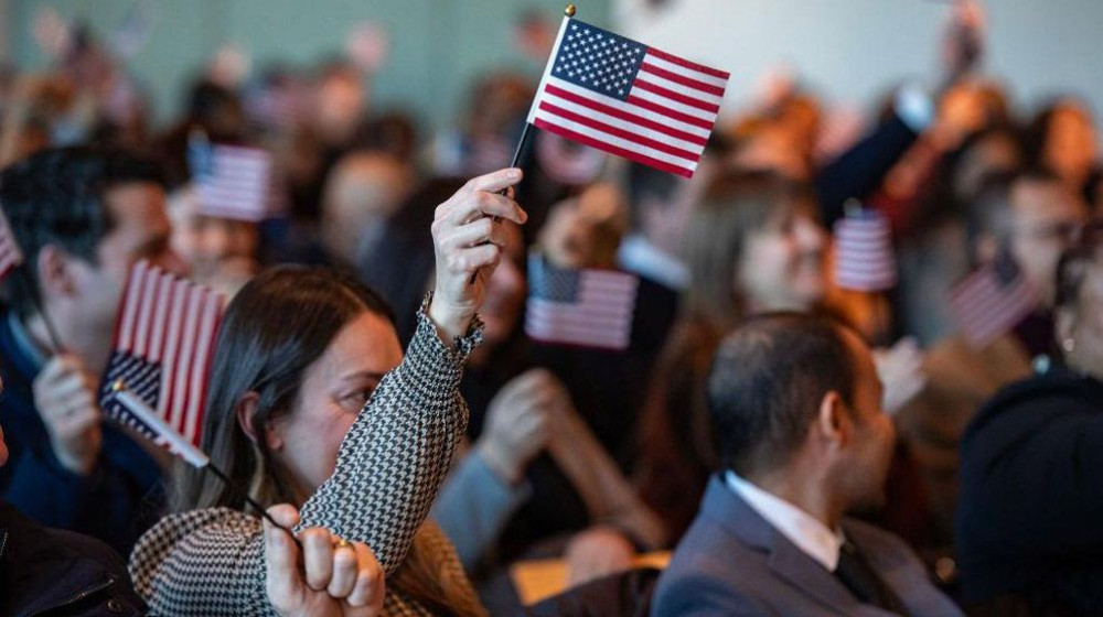 ১৯ দেশের নাগরিকদের গ্রিনকার্ড-নাগরিকত্ব দেওয়া বন্ধ করল যুক্তরাষ্ট্র