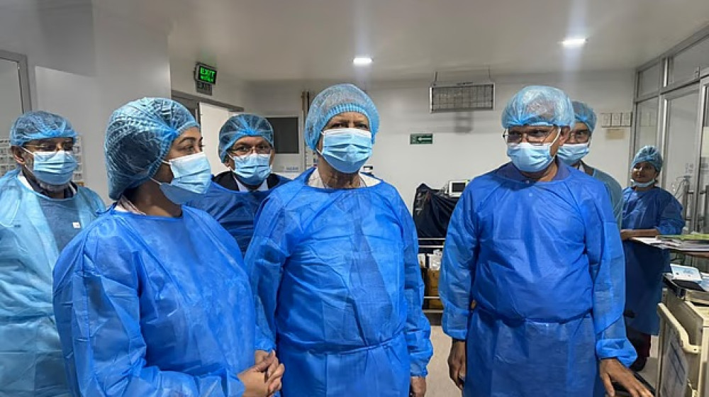 খালেদা জিয়ার স্বাস্থ্যের খোঁজ নিতে এভারকেয়ার হাসপাতালে প্রধান উপদেষ্টা খালেদা জিয়ার স্বাস্থ্যের খোঁজ নিতে এভারকেয়ার হাসপাতালে প্রধান উপদেষ্টা