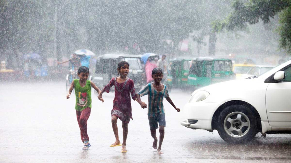 তাপমাত্রার পারদ সরিয়ে দেশের বিভিন্ন জেলায় স্বস্তির বৃষ্টি তাপমাত্রার পারদ সরিয়ে দেশের বিভিন্ন জেলায় স্বস্তির বৃষ্টি