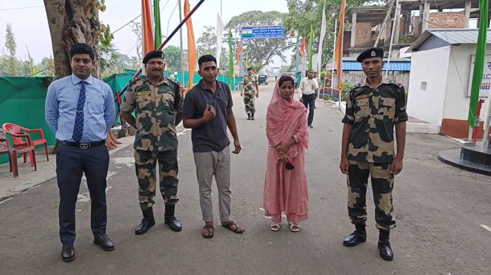 ভারতে কারাভোগ শেষে দেশে ফিরলেন বাংলাদেশি তরুণ-তরুণী ভারতে কারাভোগ শেষে দেশে ফিরলেন বাংলাদেশি তরুণ-তরুণী