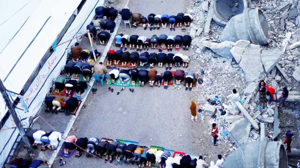 ধ্বংসস্তূপে নামাজ, ঈদ আনন্দ নেই ফিলিস্তিনিদের ধ্বংসস্তূপে নামাজ, ঈদ আনন্দ নেই ফিলিস্তিনিদের