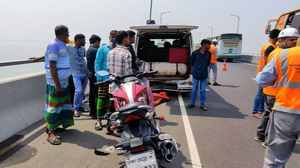 পদ্মা সেতুতে মোটরসাইকেলের ধাক্কায় একজন নিহত পদ্মা সেতুতে মোটরসাইকেলের ধাক্কায় একজন নিহত