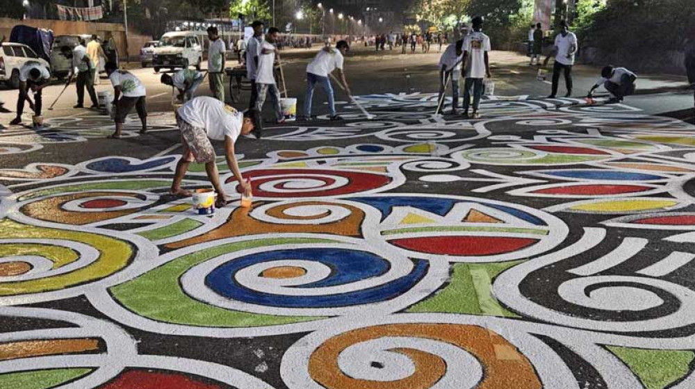 বর্ষবরণে মানিক মিয়া এভিনিউ সাজছে আলপনায়