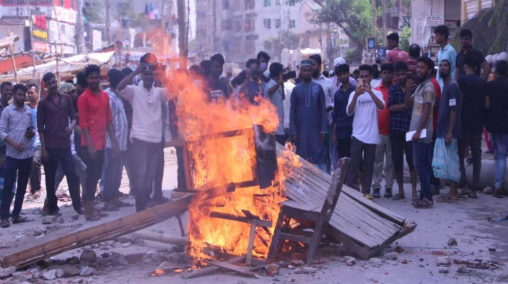 নারায়ণগঞ্জে শ্রমিক-পুলিশ সংঘর্ষ