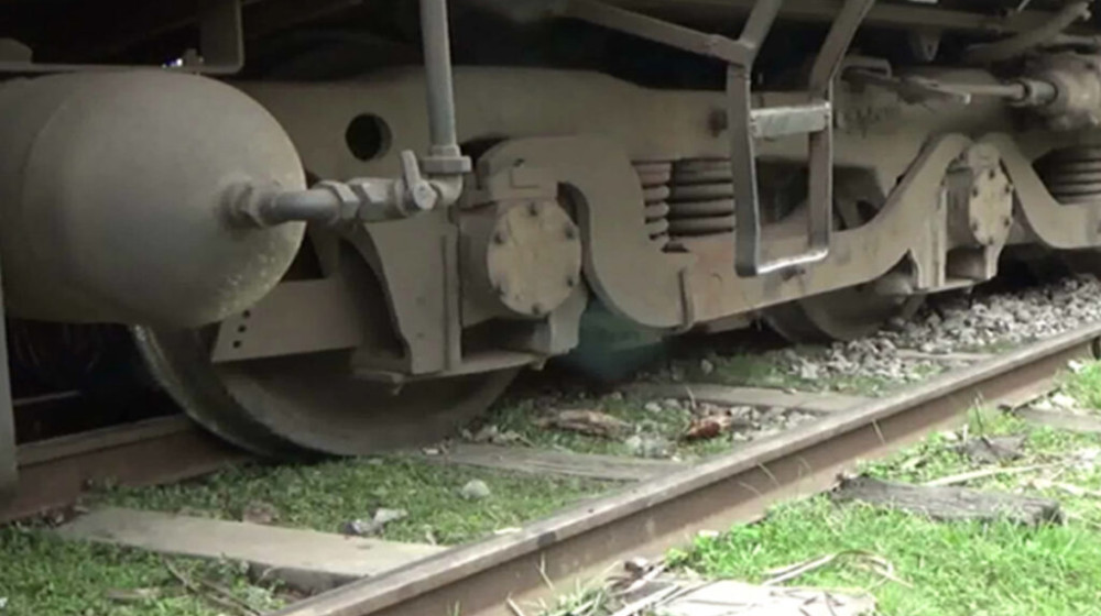 কক্সবাজারে বিশেষ ট্রেনের ইঞ্জিন লাইনচ্যুত, যোগাযোগ বন্ধ