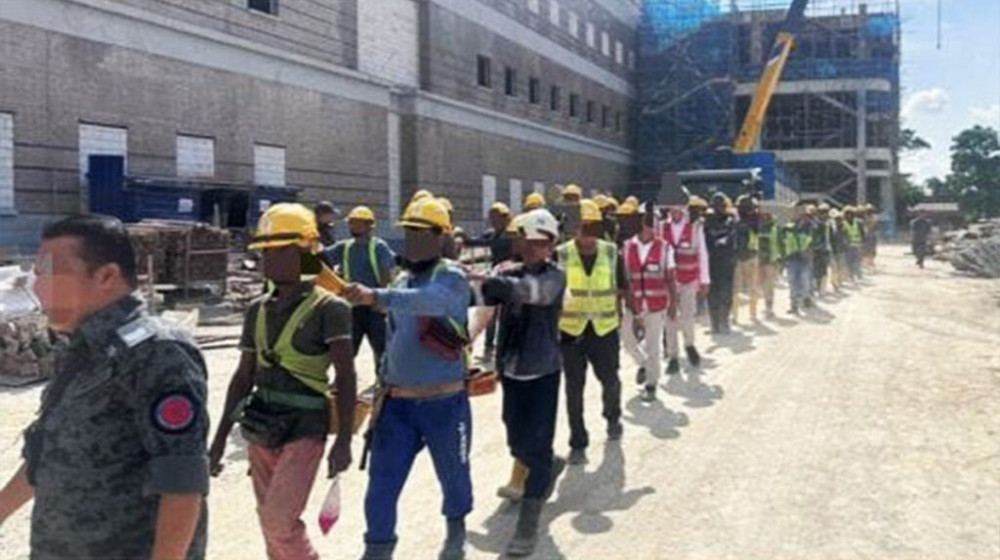 মালয়েশিয়ায় ১৩২ বাংলাদেশিসহ দুই শতাধিক অভিবাসী আটক মালয়েশিয়ায় ১৩২ বাংলাদেশিসহ দুই শতাধিক অভিবাসী আটক