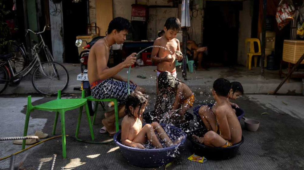 ফিলিপাইনে তাপমাত্রা ছুঁয়েছে ৫০ ডিগ্রি, শিক্ষাপ্রতিষ্ঠান বন্ধ ঘোষণা