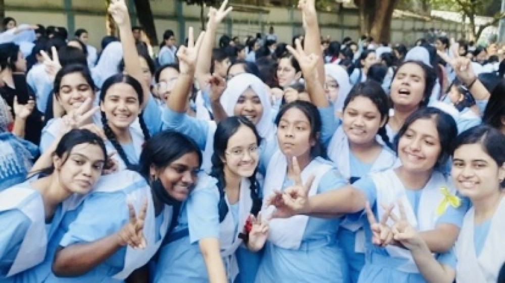 এসএসসির ফল প্রকাশ: পাসের হার ৮৩.০৪ শতাংশ এসএসসির ফল প্রকাশ: পাসের হার ৮৩.০৪ শতাংশ