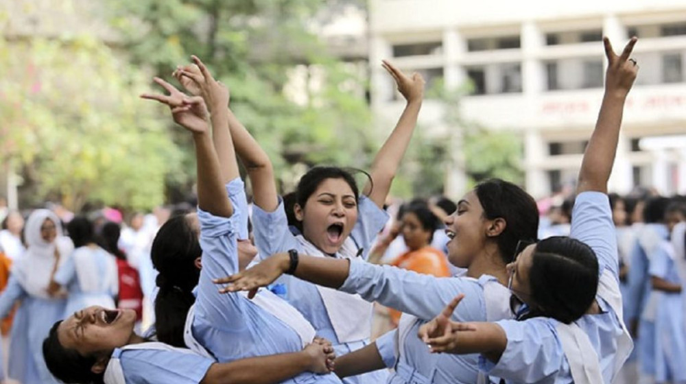 এসএসসির ফলে জিপিএ-৫ ও পাশের হারে এগিয়ে ছাত্রীরা এসএসসির ফলে জিপিএ-৫ ও পাশের হারে এগিয়ে ছাত্রীরা