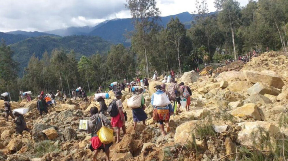 পাপুয়া নিউগিনিতে ভয়াবহ ভূমিধসে ৩শ’ মানুষ চাপা পড়ার আশঙ্কা