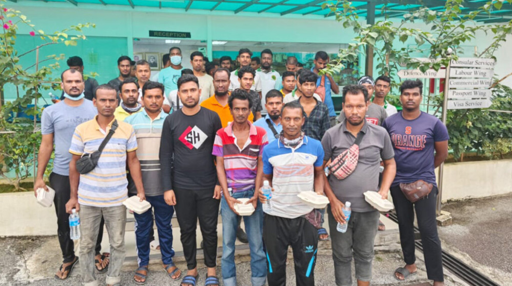 মালয়েশিয়ায় কাজ করেও বেতন নেই, অনাহারে ৩৬ বাংলাদেশি কর্মী মালয়েশিয়ায় কাজ করেও বেতন নেই, অনাহারে ৩৬ বাংলাদেশি কর্মী