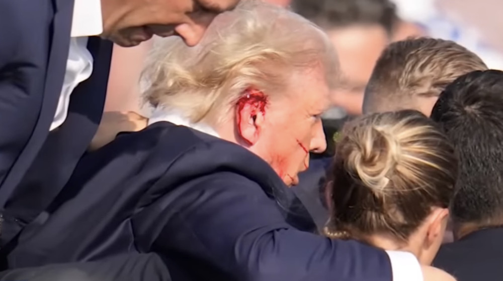 সাবেক প্রেসিডেন্ট ডোনাল্ড ট্রাম্প এর উপর যেভাবে ঘটলো গুলির ঘটনা সাবেক প্রেসিডেন্ট ডোনাল্ড ট্রাম্প এর উপর যেভাবে ঘটলো গুলির ঘটনা